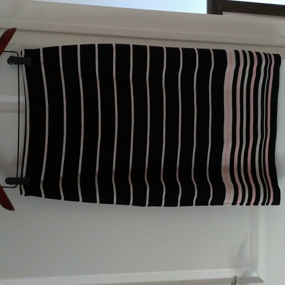 Max Edition skirt, size small - Picture 1 of 4